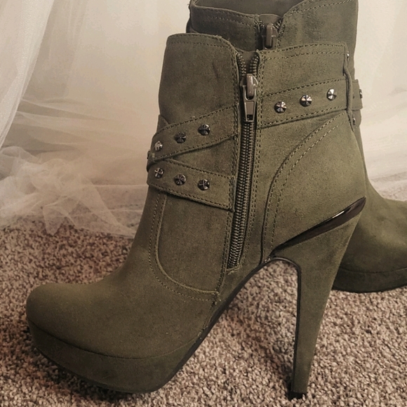Dark Green heeled boots - Picture 2 of 3
